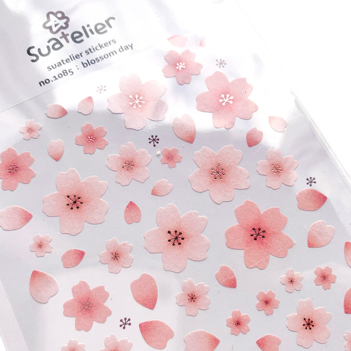 zoom d'une planche de 65 stickers aux motifs de fleurs de cerisier