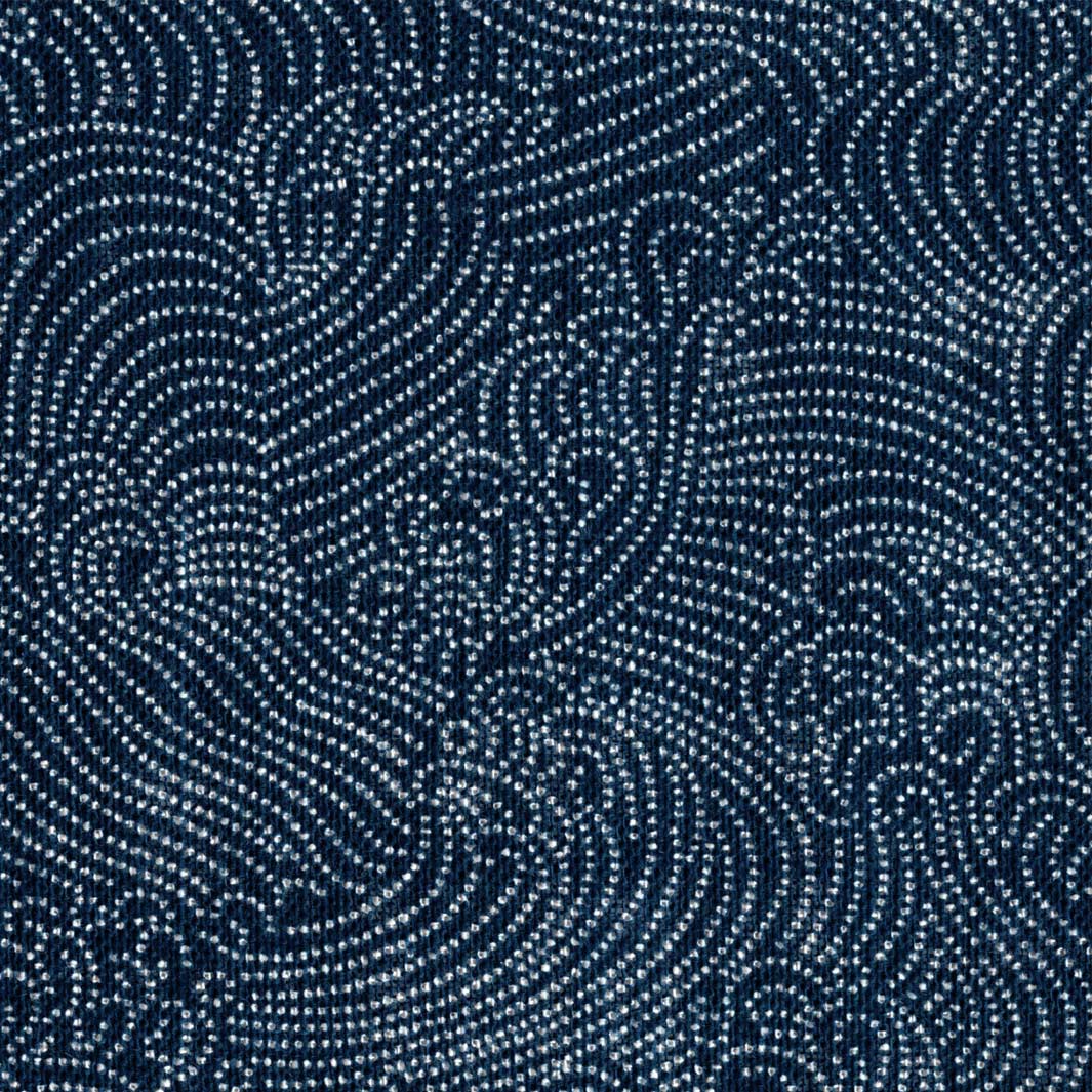 zoom de 10cm par 10cm d'un tissu japonais au motif de vagues houleuses de couleur bleu marine adeline klam