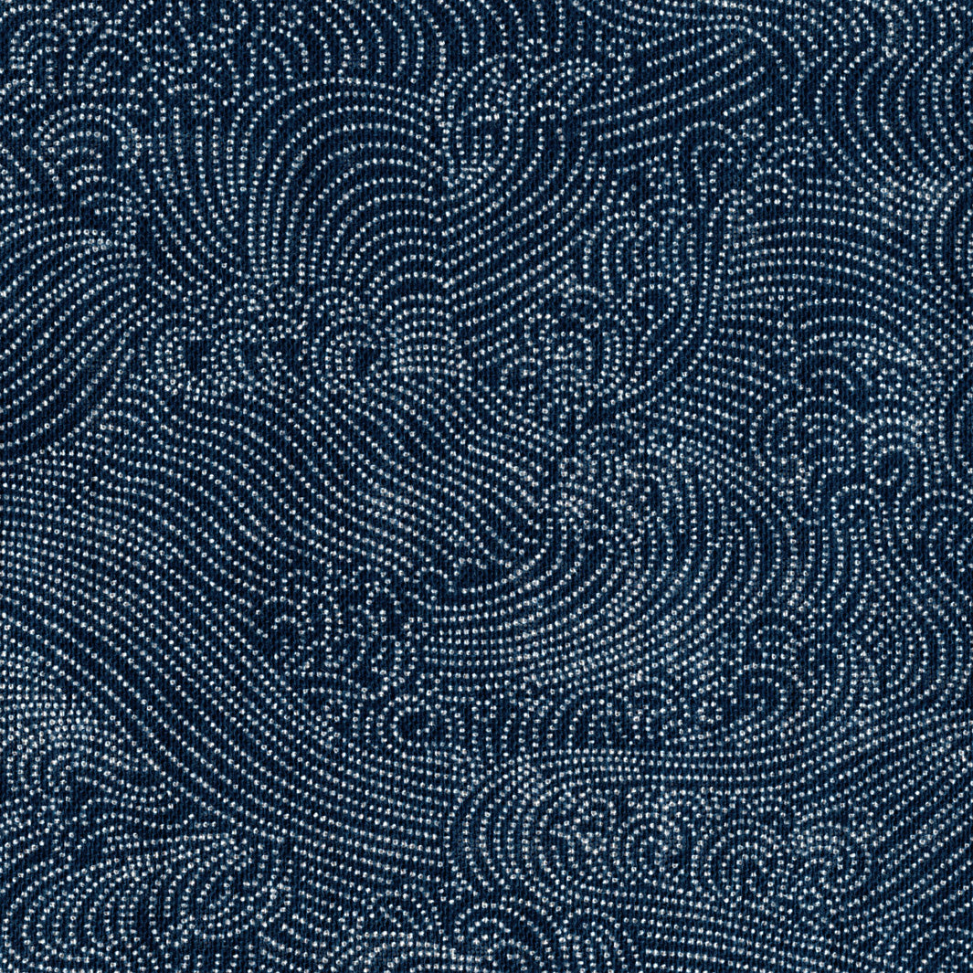 zoom de 14cm par 14cm d'un tissu japonais au motif de vagues houleuses de couleur bleu marine adeline klam