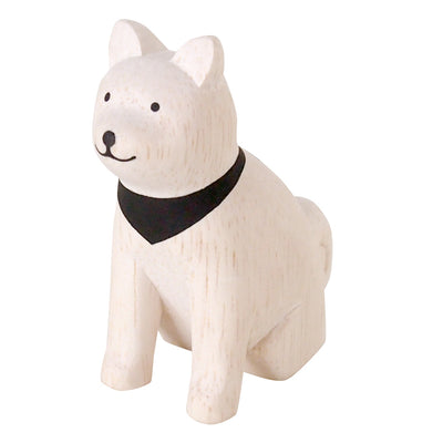 photo packshot du chien akita inu en bois de la série « pole-pole » de la marque t-lab