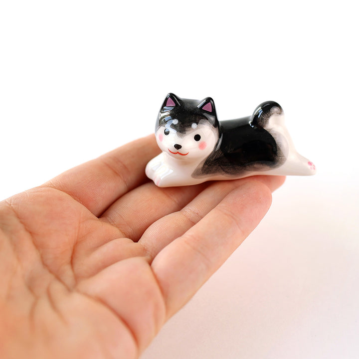 Shiba Inu sur le Ventre - Porte-Baguettes en Céramique - Noir